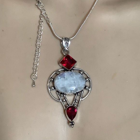 🌺 VICTORIAN MOONSTONE RED RUBY NECKLACE PENDANT CELTIC GEM CRYSTAL VAMPIRE CHIC - Picture 4 of 10
